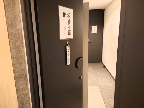 着替え室（ホワイエ奥）